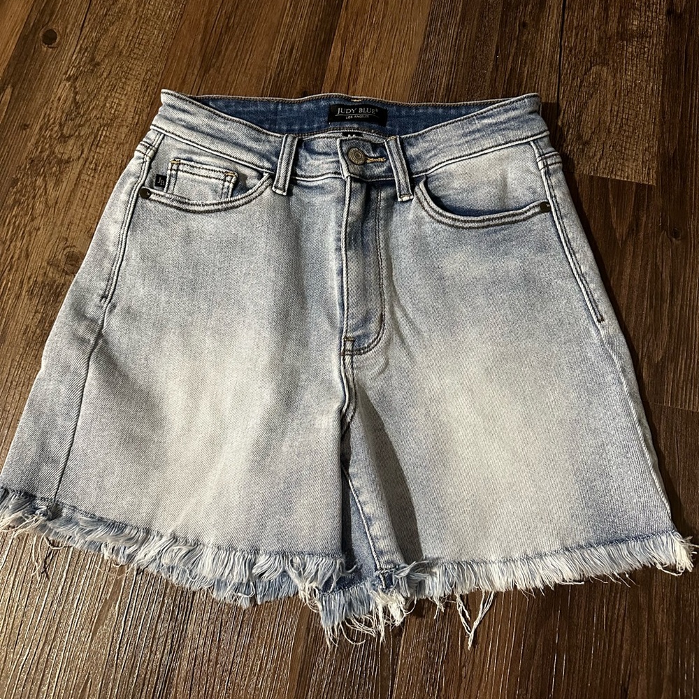 Judy Blue Light Wash Jean Shorts size MediumNWOT
